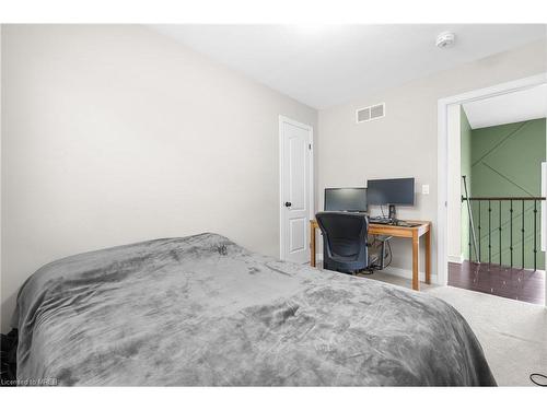 8369 Jeffrey Court E, Niagara Falls, ON - Indoor Photo Showing Bedroom