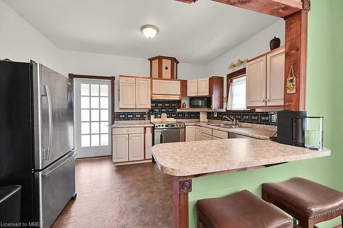 125 East 9Th Street, Hamilton, ON - Indoor Photo Showing Kitchen With Double Sink