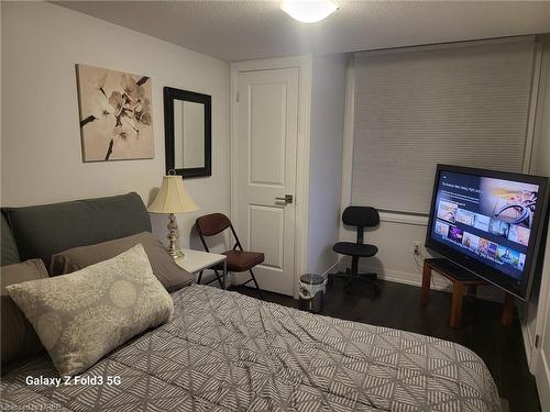 100-6705 Cropp Street, Niagara Falls, ON - Indoor Photo Showing Bedroom