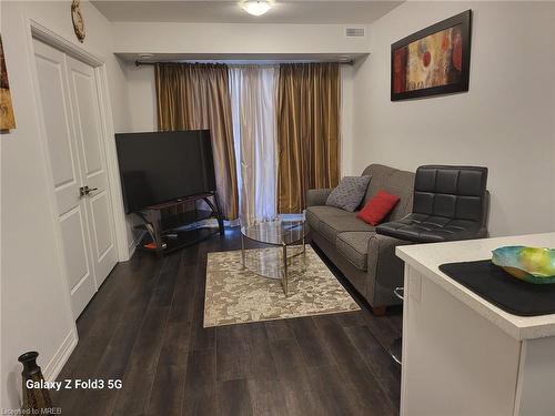 100-6705 Cropp Street, Niagara Falls, ON - Indoor Photo Showing Living Room