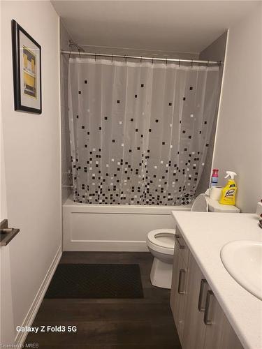 100-6705 Cropp Street, Niagara Falls, ON - Indoor Photo Showing Bathroom