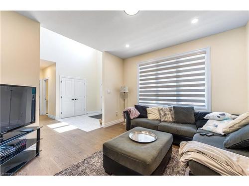 82 Optimist Drive, Talbotville, ON - Indoor Photo Showing Living Room