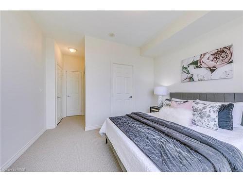 1111-2379 Central Park Drive, Oakville, ON - Indoor Photo Showing Bedroom
