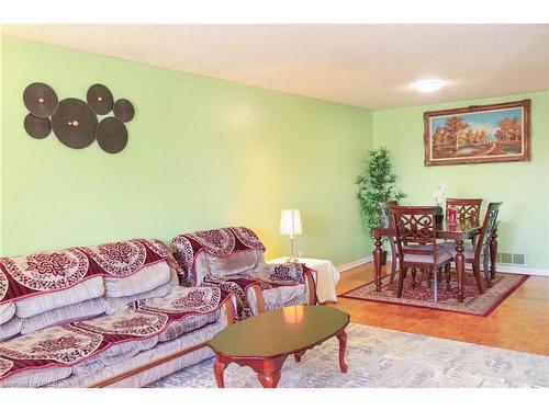 3163 Mallbridge Crescent, Mississauga, ON - Indoor Photo Showing Living Room