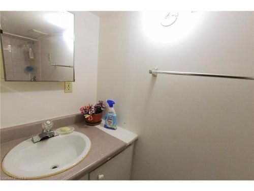 3163 Mallbridge Crescent, Mississauga, ON - Indoor Photo Showing Bathroom