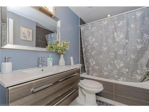 119-51 Paulander Drive, Kitchener, ON - Indoor Photo Showing Bathroom