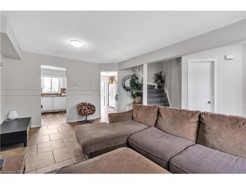 1003 Prosperity Court, London, ON - Indoor Photo Showing Living Room