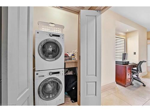 1100 Haydonbridge Court, Mississauga, ON - Indoor Photo Showing Laundry Room