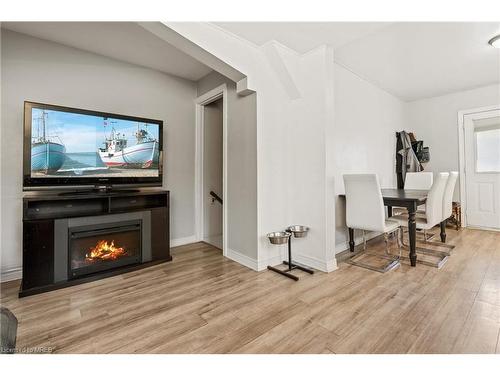 207 Beaver Street, Thorold, ON - Indoor With Fireplace