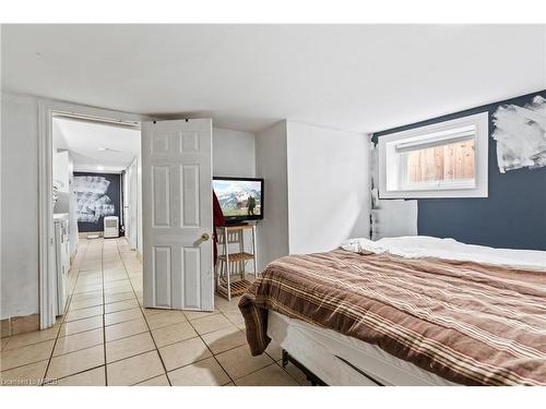 207 Beaver Street, Thorold, ON - Indoor Photo Showing Bedroom