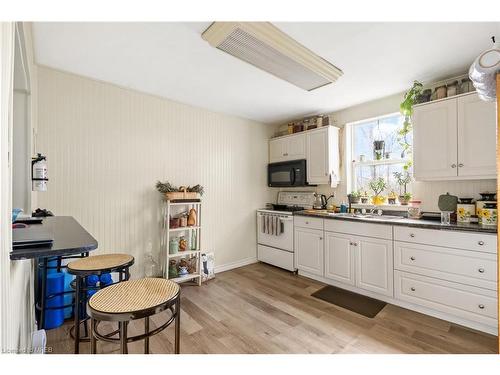 207 Beaver Street, Thorold, ON - Indoor Photo Showing Kitchen