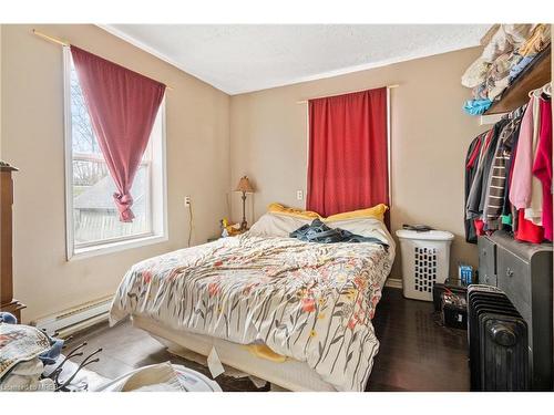 207 Beaver Street, Thorold, ON - Indoor Photo Showing Bedroom