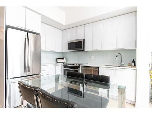 2508-10 Park Lawn Road, Etobicoke, ON - Indoor Photo Showing Kitchen With Upgraded Kitchen