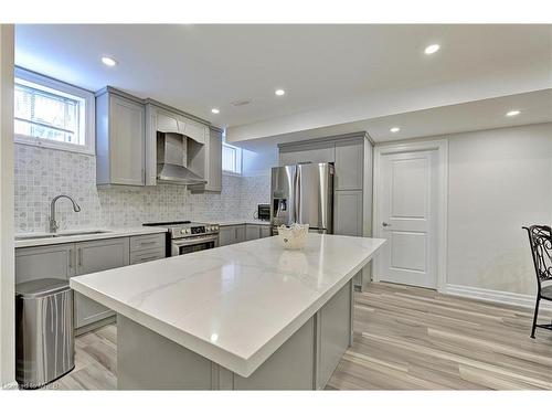 58 Curran Road, Hamilton, ON - Indoor Photo Showing Kitchen With Upgraded Kitchen