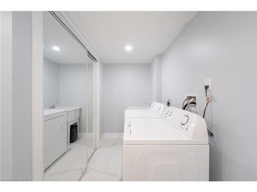 5866 Blue Spruce Avenue, Burlington, ON - Indoor Photo Showing Laundry Room