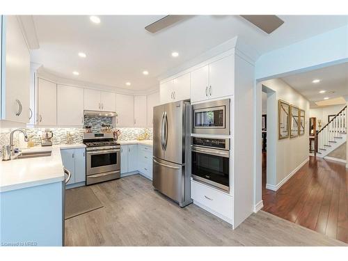 112 Ravenscliffe Court, Brampton, ON - Indoor Photo Showing Kitchen With Double Sink With Upgraded Kitchen