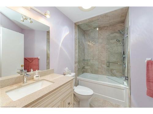 112 Ravenscliffe Court, Brampton, ON - Indoor Photo Showing Bathroom