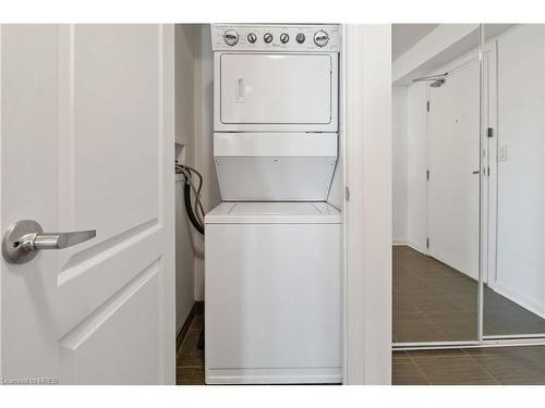 203-1005 Nadalin Heights, Milton, ON - Indoor Photo Showing Laundry Room