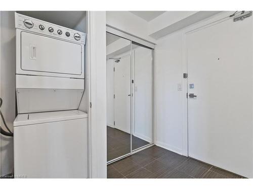 203-1005 Nadalin Heights, Milton, ON - Indoor Photo Showing Laundry Room