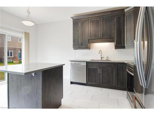 121 Sunflower Place, Welland, ON - Indoor Photo Showing Kitchen With Upgraded Kitchen