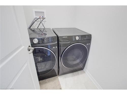 121 Sunflower Place, Welland, ON - Indoor Photo Showing Laundry Room
