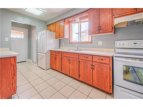12 Crystal Court, Cambridge, ON - Indoor Photo Showing Kitchen With Double Sink