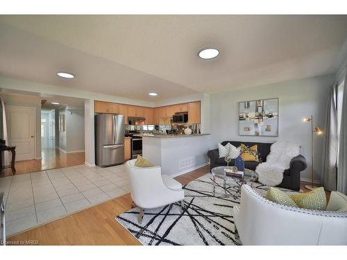 9 Blackcherry Lane, Brampton, ON - Indoor Photo Showing Living Room