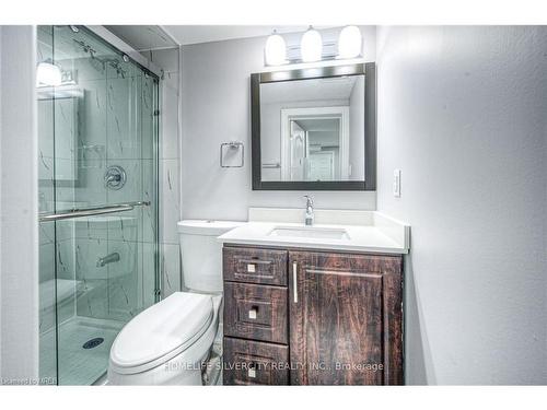 279 Dixon Street, Kitchener, ON - Indoor Photo Showing Bathroom