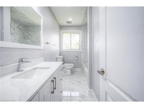 279 Dixon Street, Kitchener, ON - Indoor Photo Showing Bathroom