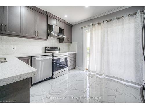 279 Dixon Street, Kitchener, ON - Indoor Photo Showing Kitchen