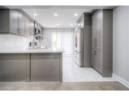 279 Dixon Street, Kitchener, ON - Indoor Photo Showing Kitchen