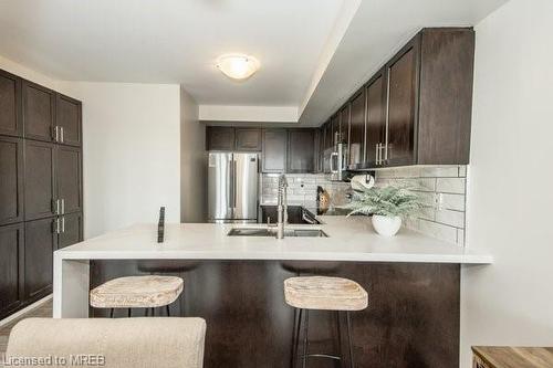 38-420 Linden Drive, Cambridge, ON - Indoor Photo Showing Kitchen With Upgraded Kitchen