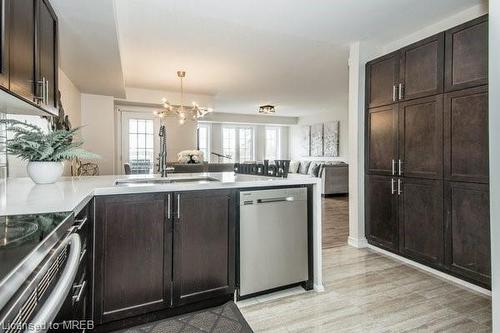 38-420 Linden Drive, Cambridge, ON - Indoor Photo Showing Kitchen