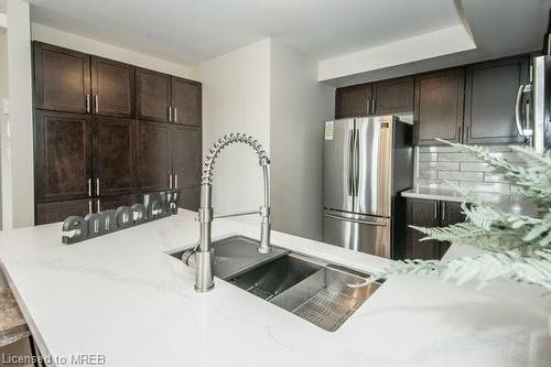 38-420 Linden Drive, Cambridge, ON - Indoor Photo Showing Kitchen With Double Sink