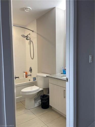 1310-100 Garment Street, Waterloo, ON - Indoor Photo Showing Bathroom