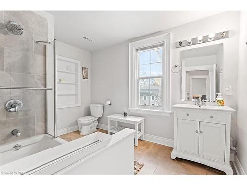 5835 Brookfield Avenue, Niagara Falls, ON - Indoor Photo Showing Bathroom