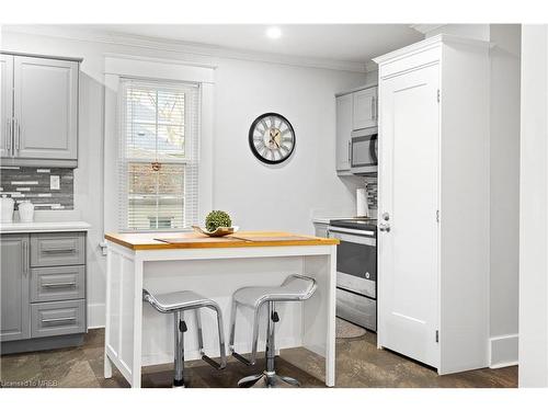 5835 Brookfield Avenue, Niagara Falls, ON - Indoor Photo Showing Kitchen