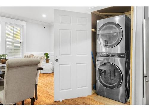 5835 Brookfield Avenue, Niagara Falls, ON - Indoor Photo Showing Laundry Room