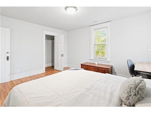 5835 Brookfield Avenue, Niagara Falls, ON - Indoor Photo Showing Bedroom