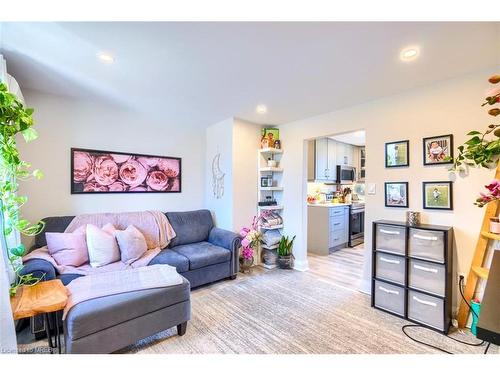 18 Ewing Street, Georgetown, ON - Indoor Photo Showing Living Room