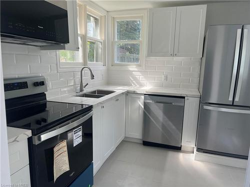 18 Ewing Street, Georgetown, ON - Indoor Photo Showing Kitchen With Double Sink With Upgraded Kitchen