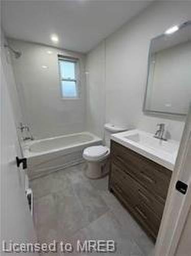 1-18 Ewing Street, Georgetown, ON - Indoor Photo Showing Bathroom