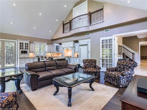 18873 Heartlake Road, Caledon, ON - Indoor Photo Showing Living Room