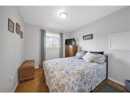 14 Tutton Place, Cambridge, ON - Indoor Photo Showing Bedroom