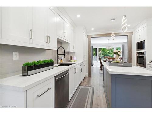 1012 Mill Street, Muskoka Lakes, ON - Indoor Photo Showing Kitchen With Upgraded Kitchen