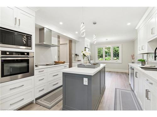 1012 Mill Street, Muskoka Lakes, ON - Indoor Photo Showing Kitchen With Upgraded Kitchen