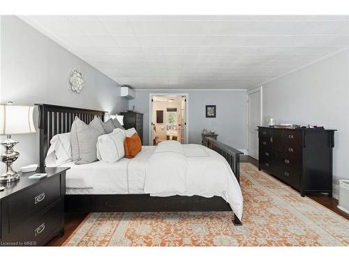 1012 Mill Street, Muskoka Lakes, ON - Indoor Photo Showing Bedroom