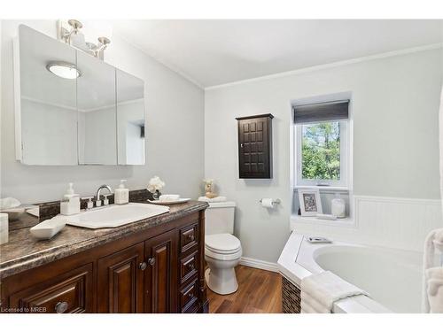 1012 Mill Street, Muskoka Lakes, ON - Indoor Photo Showing Bathroom