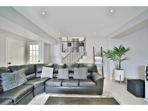 88 Redfern Avenue, Hamilton, ON - Indoor Photo Showing Living Room
