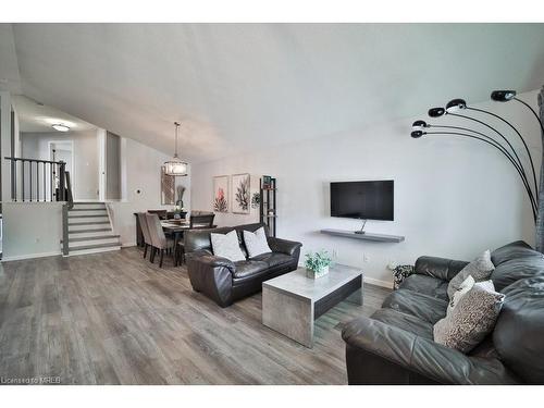 88 Redfern Avenue, Hamilton, ON - Indoor Photo Showing Living Room